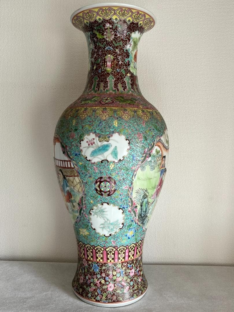 【海】粉彩 乾隆年製 満面手絵 開窓 人物庭園図 特大花瓶 70年代 中国美術品
