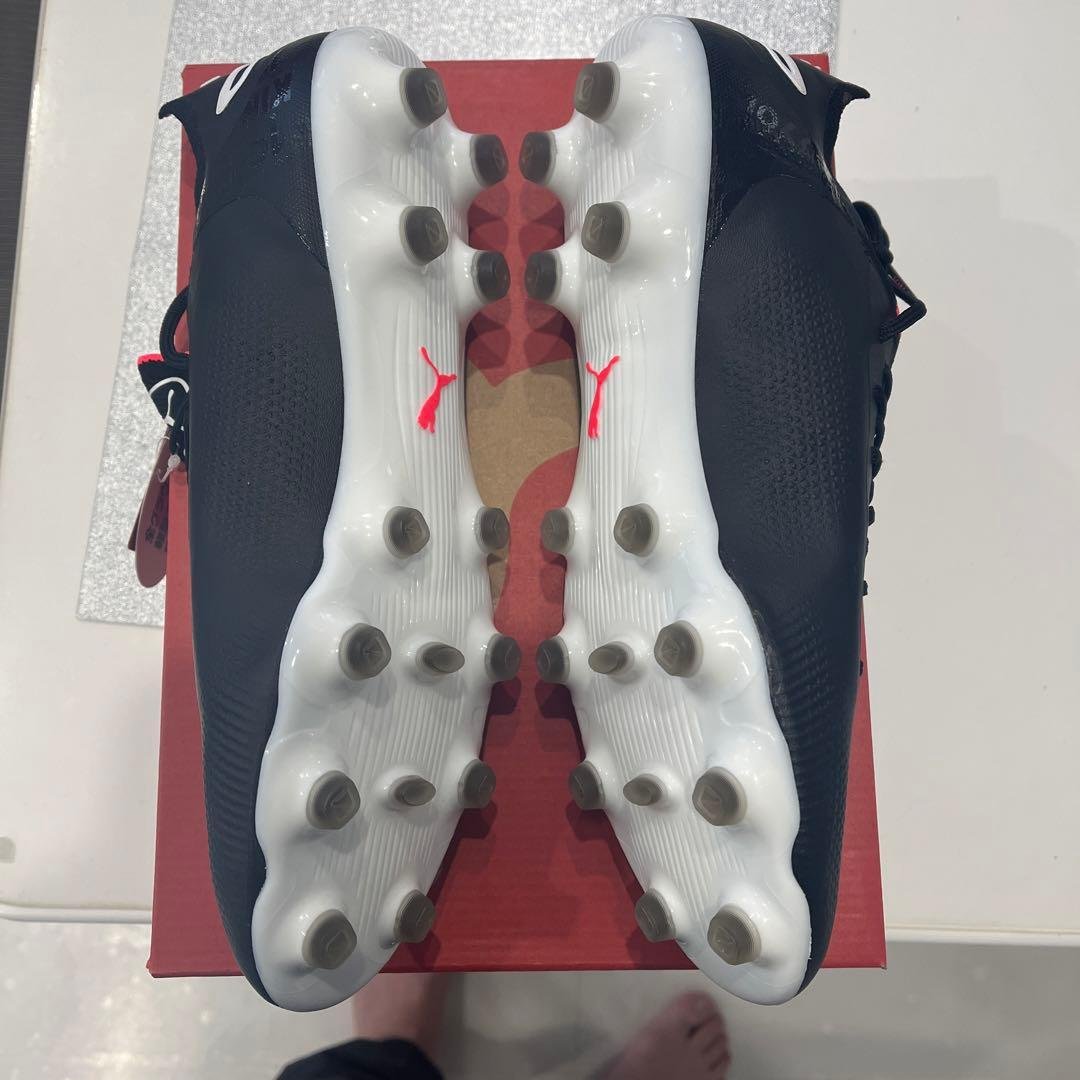 PUMA プーマ キングアルティメットHG/AG 黒色/白サイズ27.0