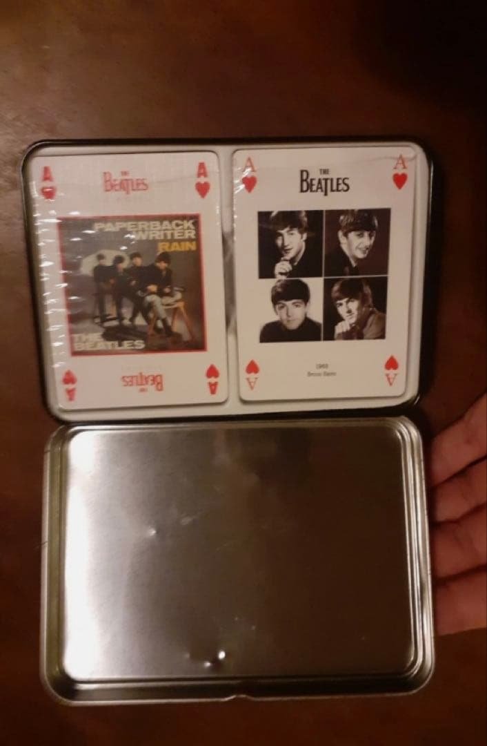 新品未開封2009年THE BEATLESビートルズ特別版トランプセットブリキ箱